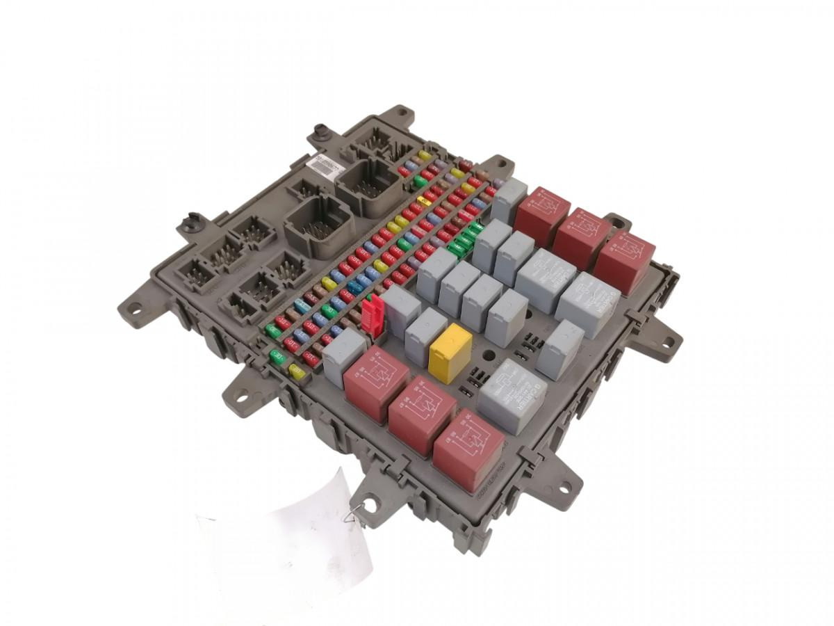 Volvo Central electric unit 5010590677 - Fusible para Camión: foto 1 Volvo Central electric unit 5010590677 - Fusible para Camión: foto 1