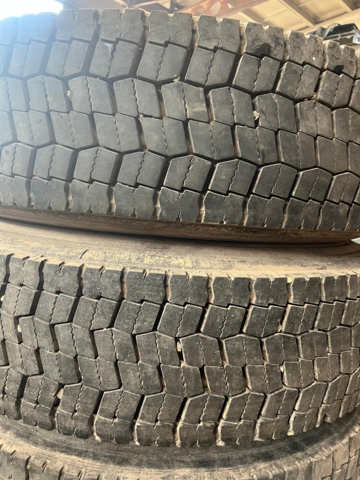 Volvo Continental HDR2 295/80R22.5 29580R225 - Neumáticos y llantas para Camión: foto 4 Volvo Continental HDR2 295/80R22.5 29580R225 - Neumáticos y llantas para Camión: foto 4