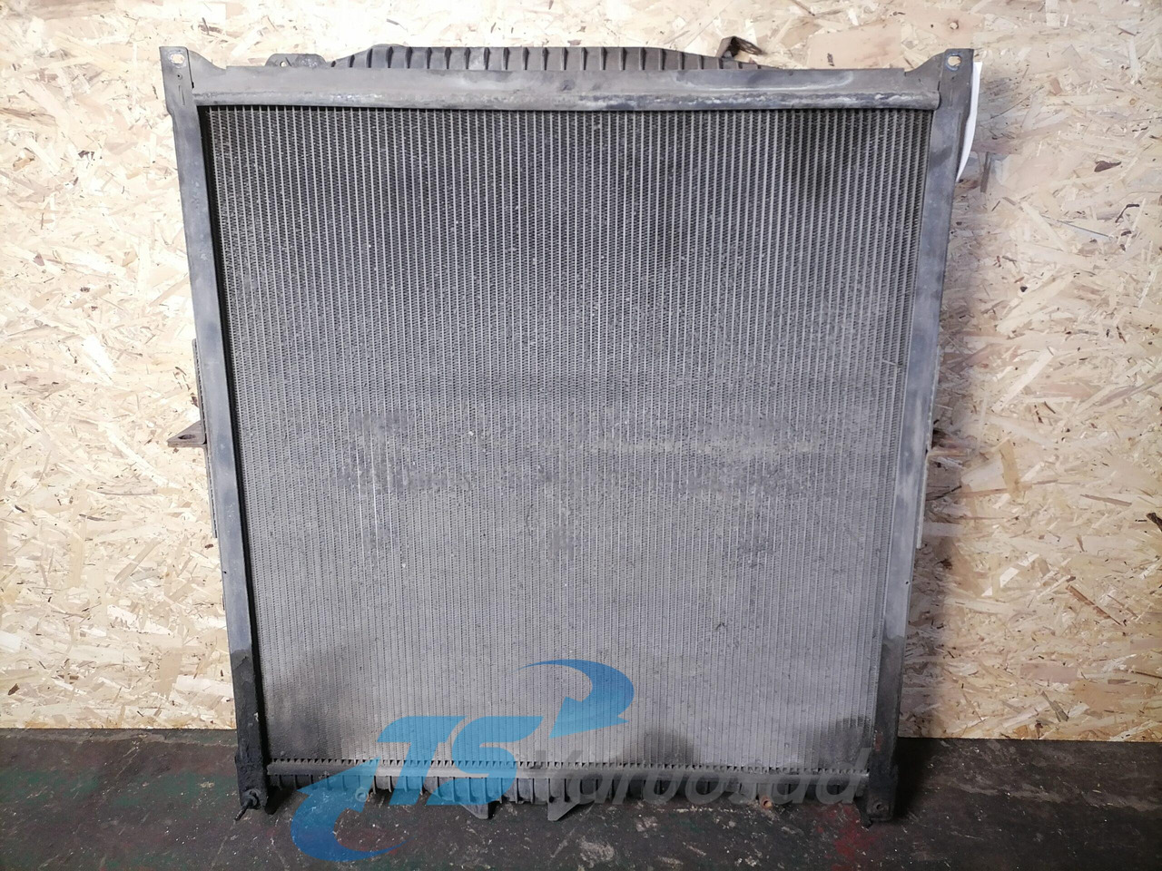 Volvo Cooling radiator 20758820 - Radiador para Camión: foto 2 Volvo Cooling radiator 20758820 - Radiador para Camión: foto 2