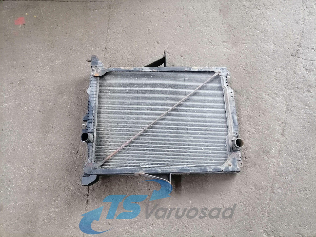 Volvo Cooling radiator 20936055 - Radiador para Camión: foto 1 Volvo Cooling radiator 20936055 - Radiador para Camión: foto 1