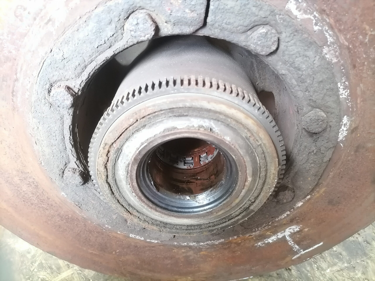 Volvo First wheel hub 21022433 - Cubo para Camión: foto 3 Volvo First wheel hub 21022433 - Cubo para Camión: foto 3