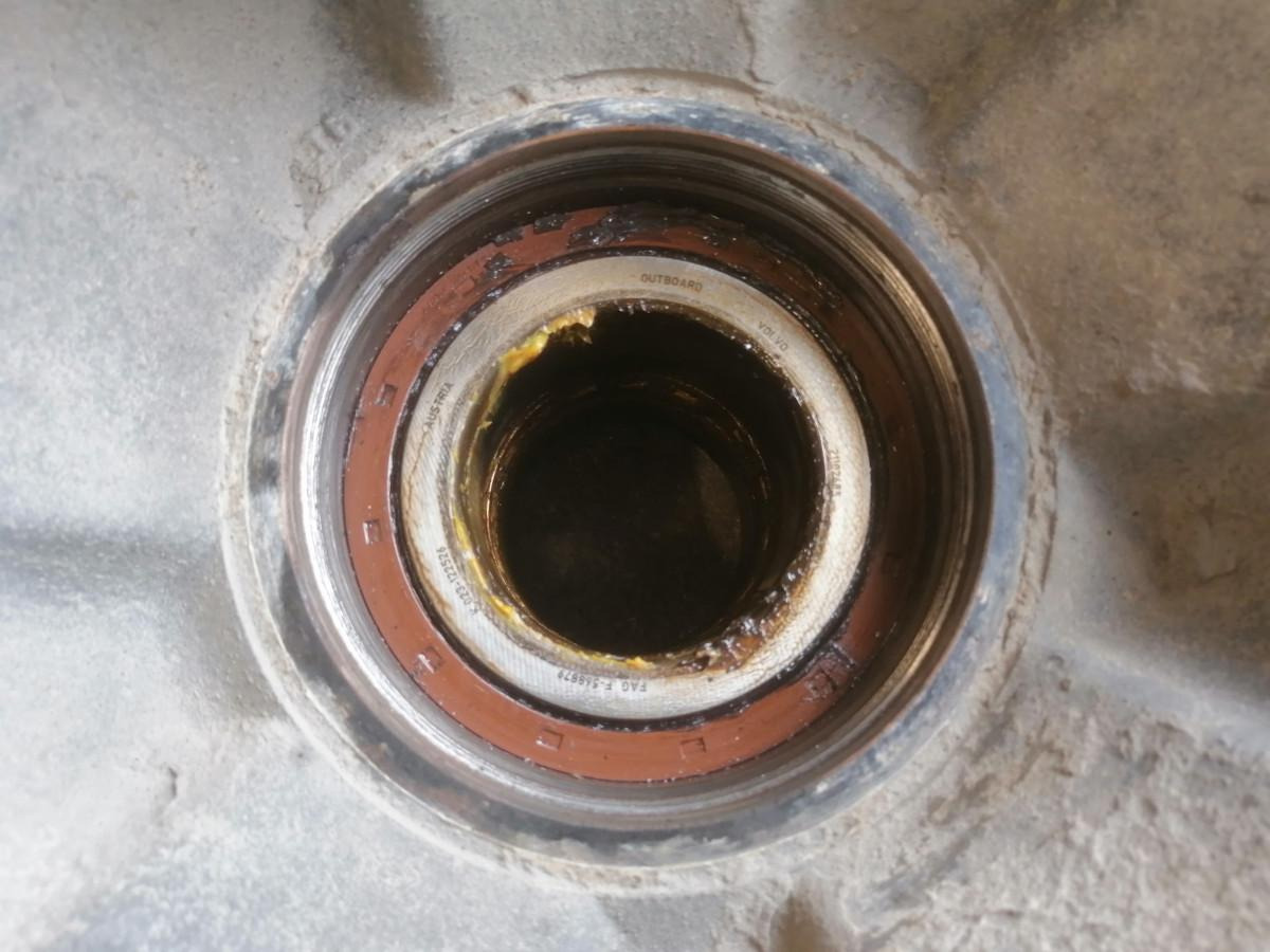 Volvo First wheel hub 21102564 - Cubo para Camión: foto 5 Volvo First wheel hub 21102564 - Cubo para Camión: foto 5