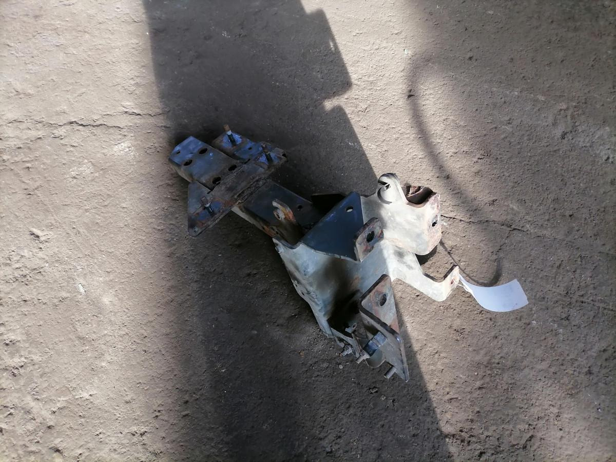 Volvo Mudguard bracket 21994443 - Pieza universal para Camión: foto 3 Volvo Mudguard bracket 21994443 - Pieza universal para Camión: foto 3