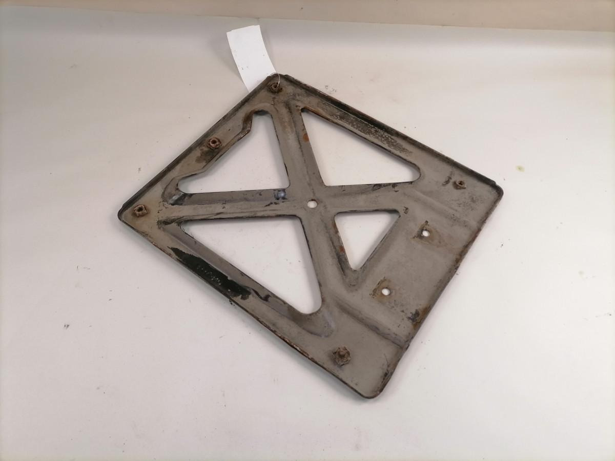 Volvo Mudguard bracket 82271846 - Pieza universal para Camión: foto 2 Volvo Mudguard bracket 82271846 - Pieza universal para Camión: foto 2