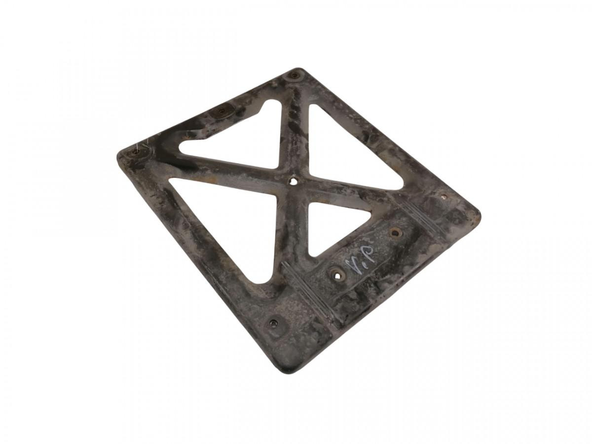 Volvo Mudguard bracket 82271846 - Pieza universal para Camión: foto 1 Volvo Mudguard bracket 82271846 - Pieza universal para Camión: foto 1