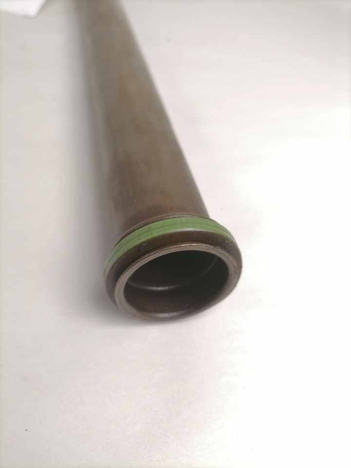 Volvo Oil pick up pipe 21599118 - Motor y piezas para Camión: foto 3 Volvo Oil pick up pipe 21599118 - Motor y piezas para Camión: foto 3