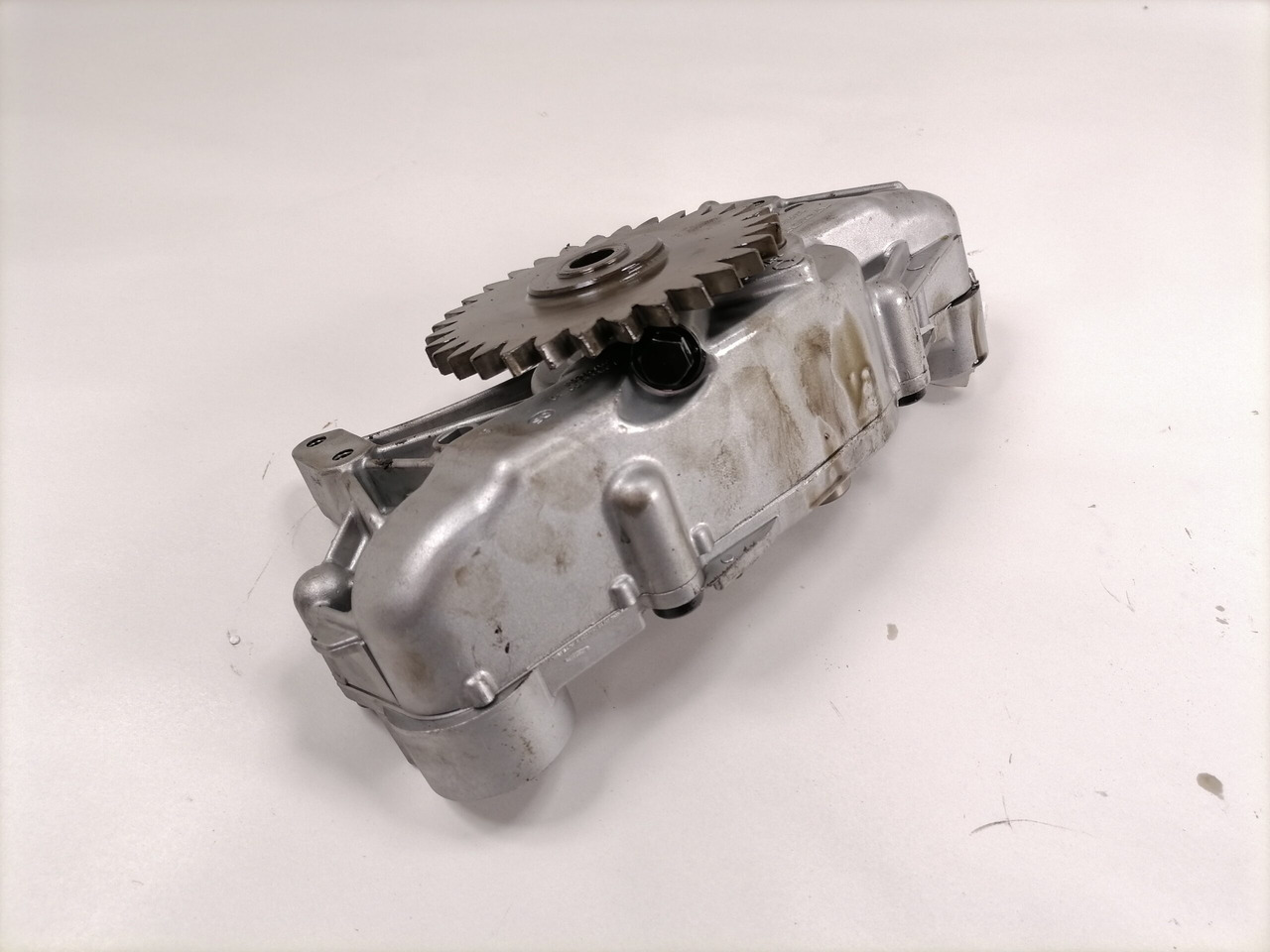 Volvo Oil pump 20498516 - Bomba de aceite para Camión: foto 4 Volvo Oil pump 20498516 - Bomba de aceite para Camión: foto 4