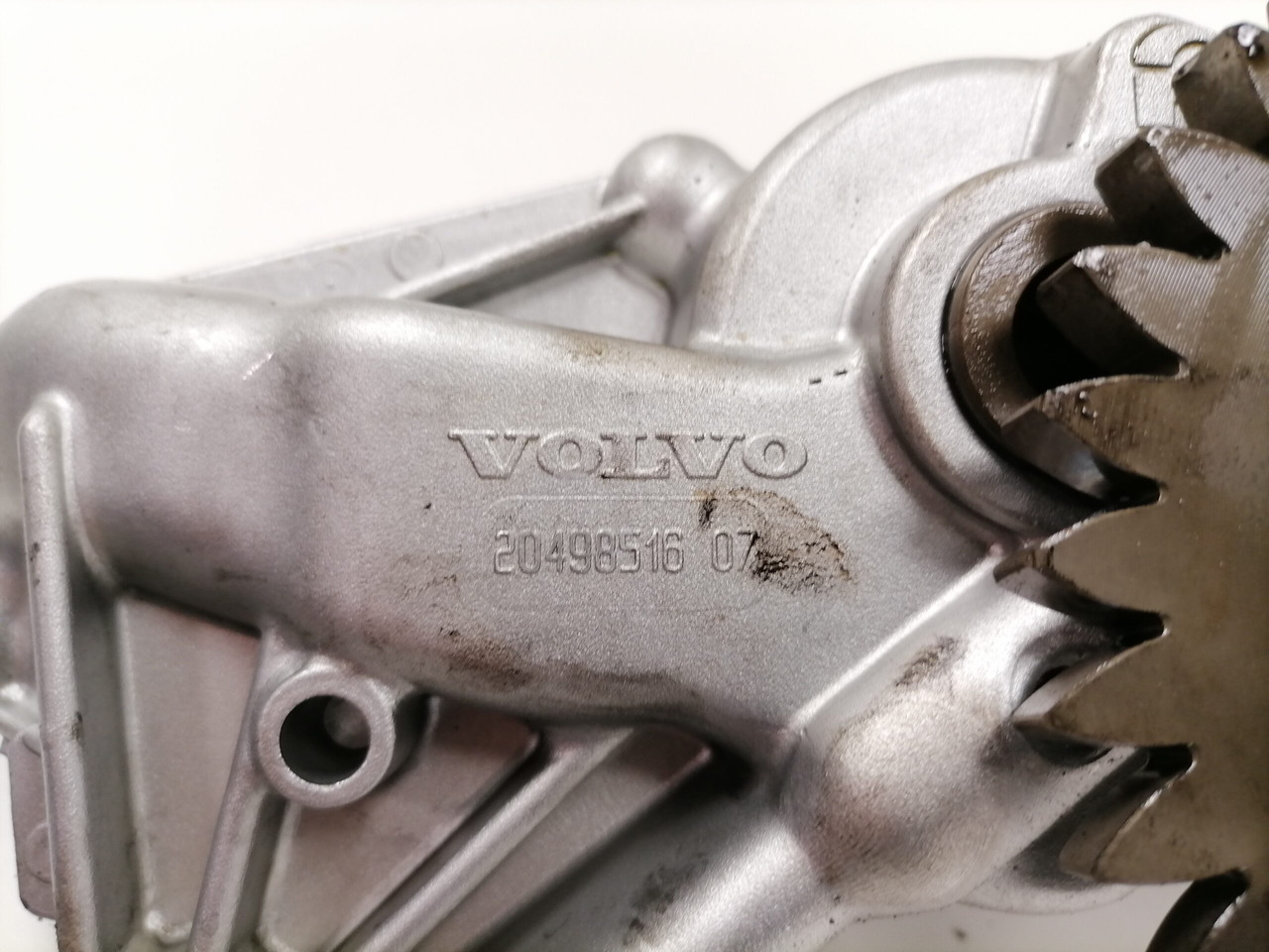 Volvo Oil pump 20498516 - Bomba de aceite para Camión: foto 2 Volvo Oil pump 20498516 - Bomba de aceite para Camión: foto 2