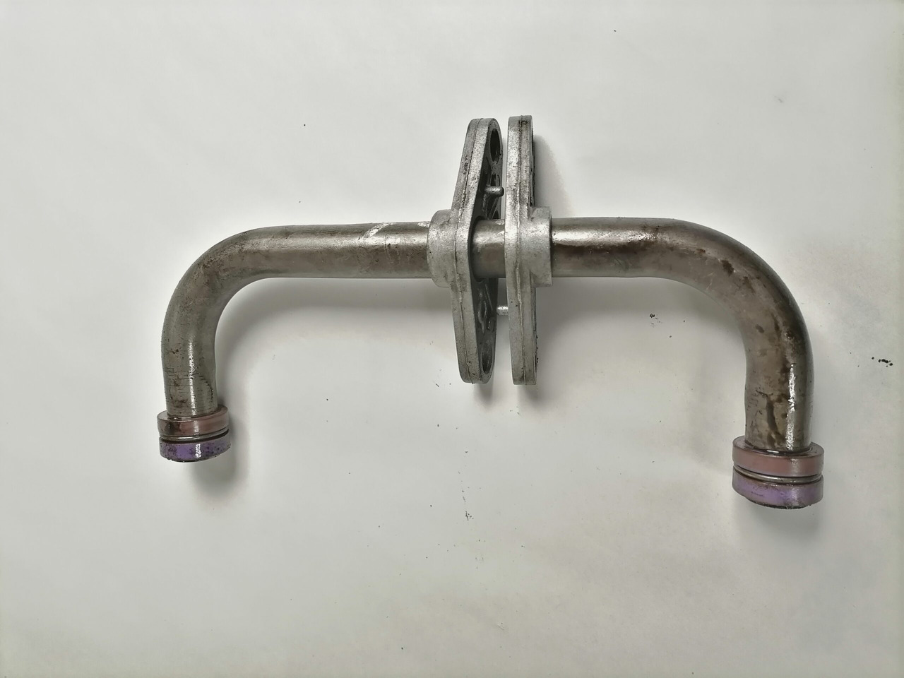 Volvo Oil pump pipe 20498189 - Bomba de aceite para Camión: foto 2 Volvo Oil pump pipe 20498189 - Bomba de aceite para Camión: foto 2