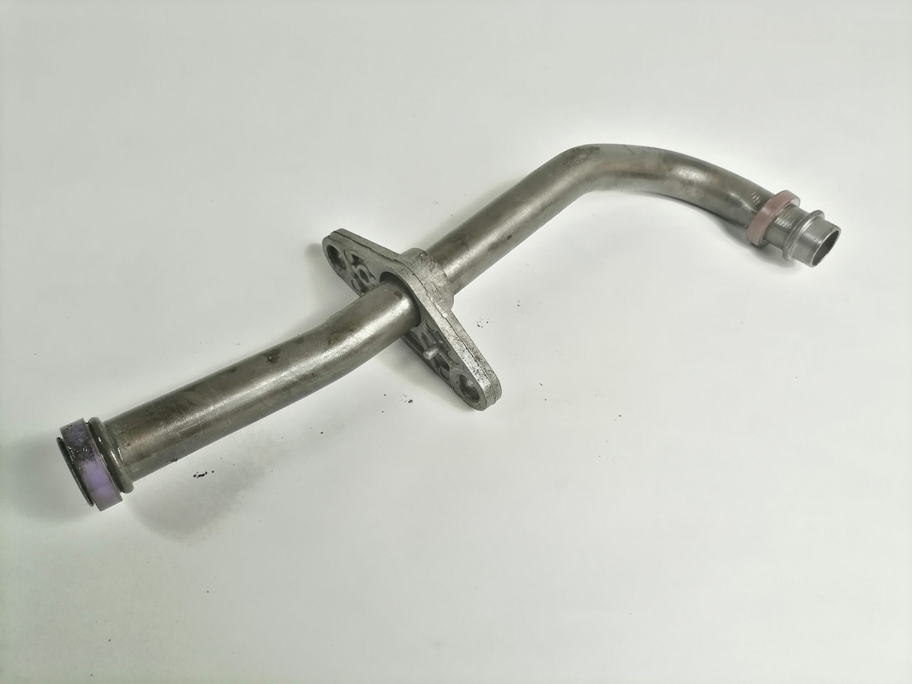 Volvo Oil pump pipe 20501240 - Bomba de aceite para Camión: foto 1 Volvo Oil pump pipe 20501240 - Bomba de aceite para Camión: foto 1