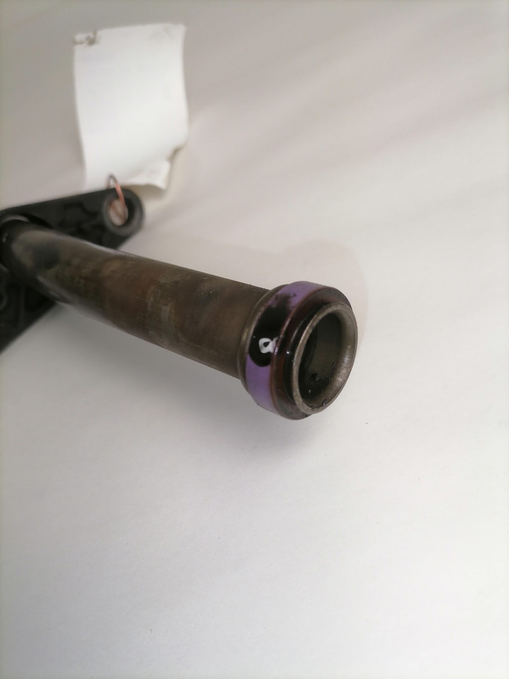 Volvo Oil pump pipe 21599113 - Bomba de aceite para Camión: foto 4 Volvo Oil pump pipe 21599113 - Bomba de aceite para Camión: foto 4