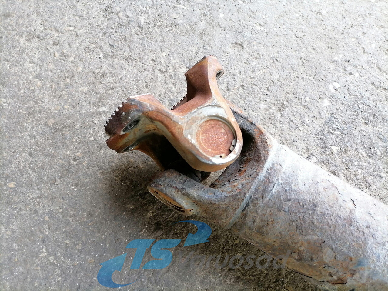 Volvo Propeller shaft 20735186 - Árbol de transmisión para Camión: foto 4 Volvo Propeller shaft 20735186 - Árbol de transmisión para Camión: foto 4