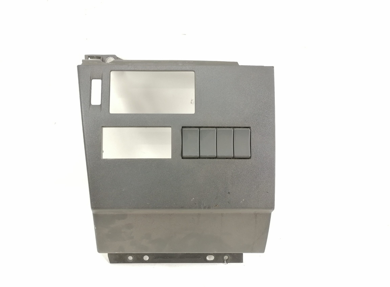 Volvo Salongi plastik 82214529 - Pieza universal para Camión: foto 1 Volvo Salongi plastik 82214529 - Pieza universal para Camión: foto 1