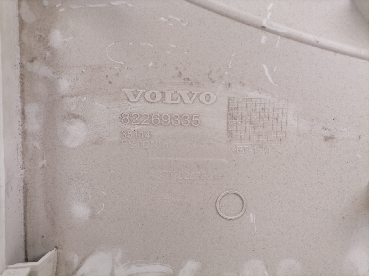 Volvo Salongi plastik 82269335 - Pieza universal para Camión: foto 3 Volvo Salongi plastik 82269335 - Pieza universal para Camión: foto 3