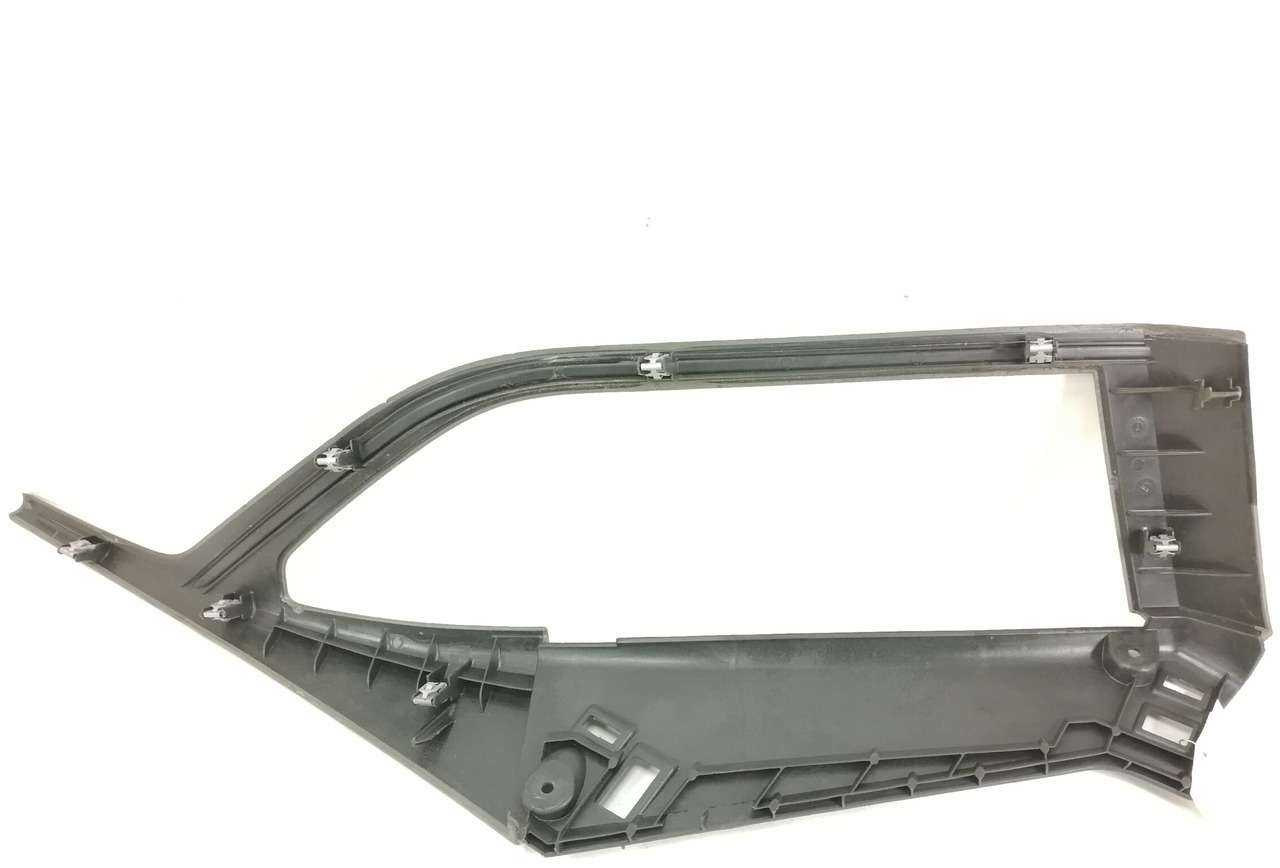 Volvo Salongi plastik 82286767 - Pieza universal para Camión: foto 2 Volvo Salongi plastik 82286767 - Pieza universal para Camión: foto 2