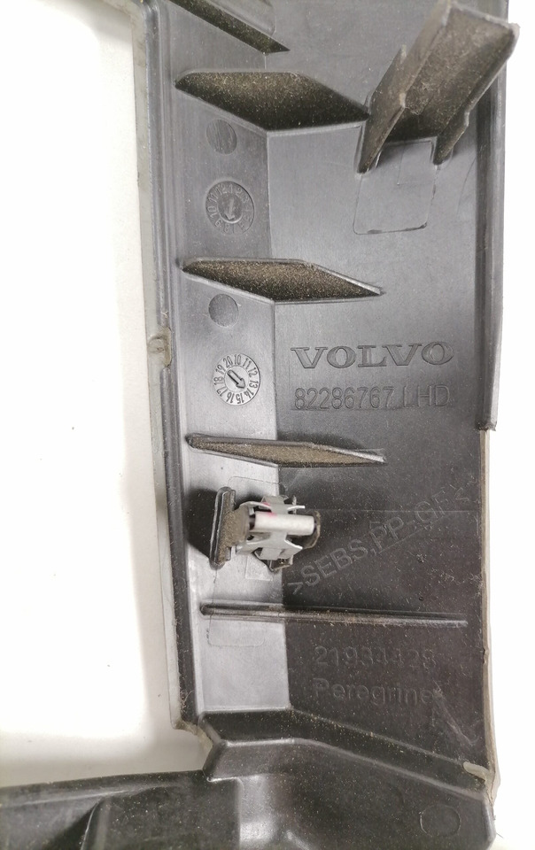 Volvo Salongi plastik 82286767 - Pieza universal para Camión: foto 3 Volvo Salongi plastik 82286767 - Pieza universal para Camión: foto 3