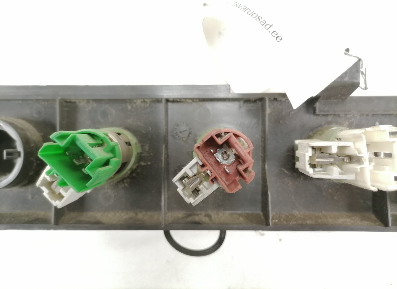 Volvo Salongi plastik 82294020 - Pieza universal para Camión: foto 4 Volvo Salongi plastik 82294020 - Pieza universal para Camión: foto 4