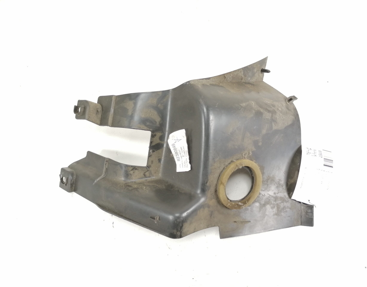 Volvo Salongi plastik 82390849 - Pieza universal para Camión: foto 2 Volvo Salongi plastik 82390849 - Pieza universal para Camión: foto 2