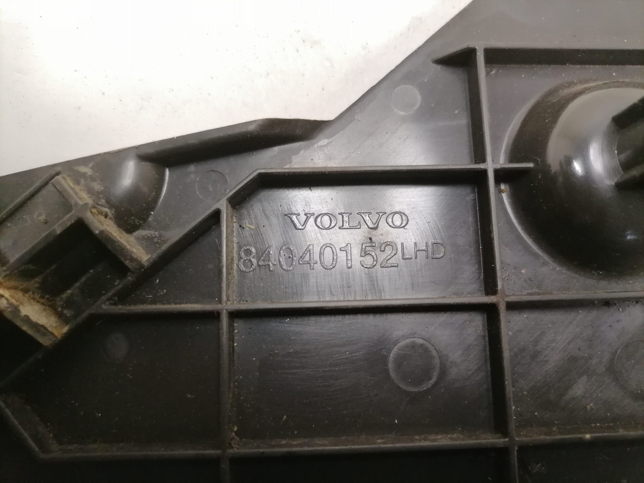 Volvo Salongi plastik 84040152 - Pieza universal para Camión: foto 3 Volvo Salongi plastik 84040152 - Pieza universal para Camión: foto 3