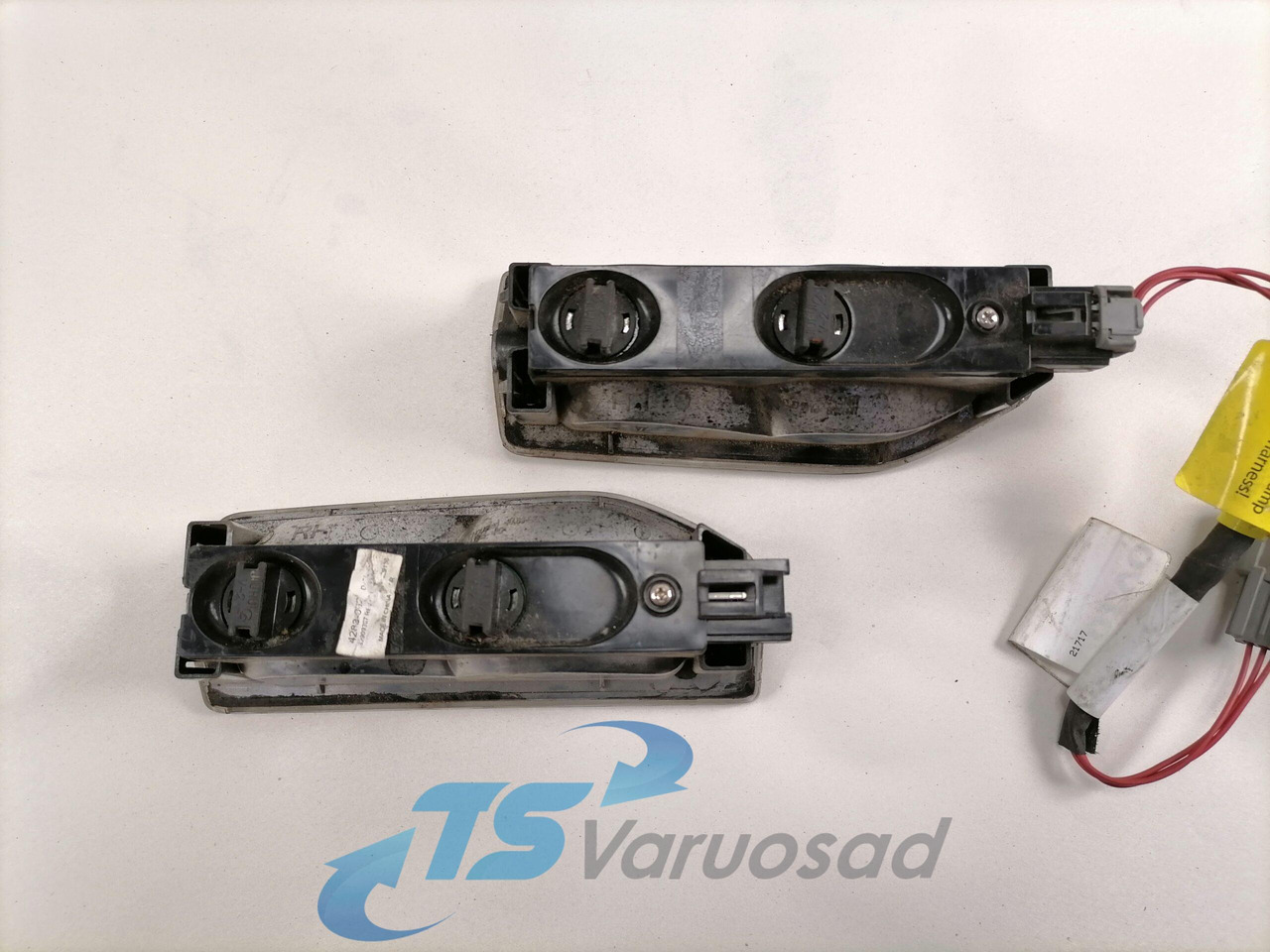 Volvo Salongi valgusti 82909367 - Pieza universal para Camión: foto 4 Volvo Salongi valgusti 82909367 - Pieza universal para Camión: foto 4