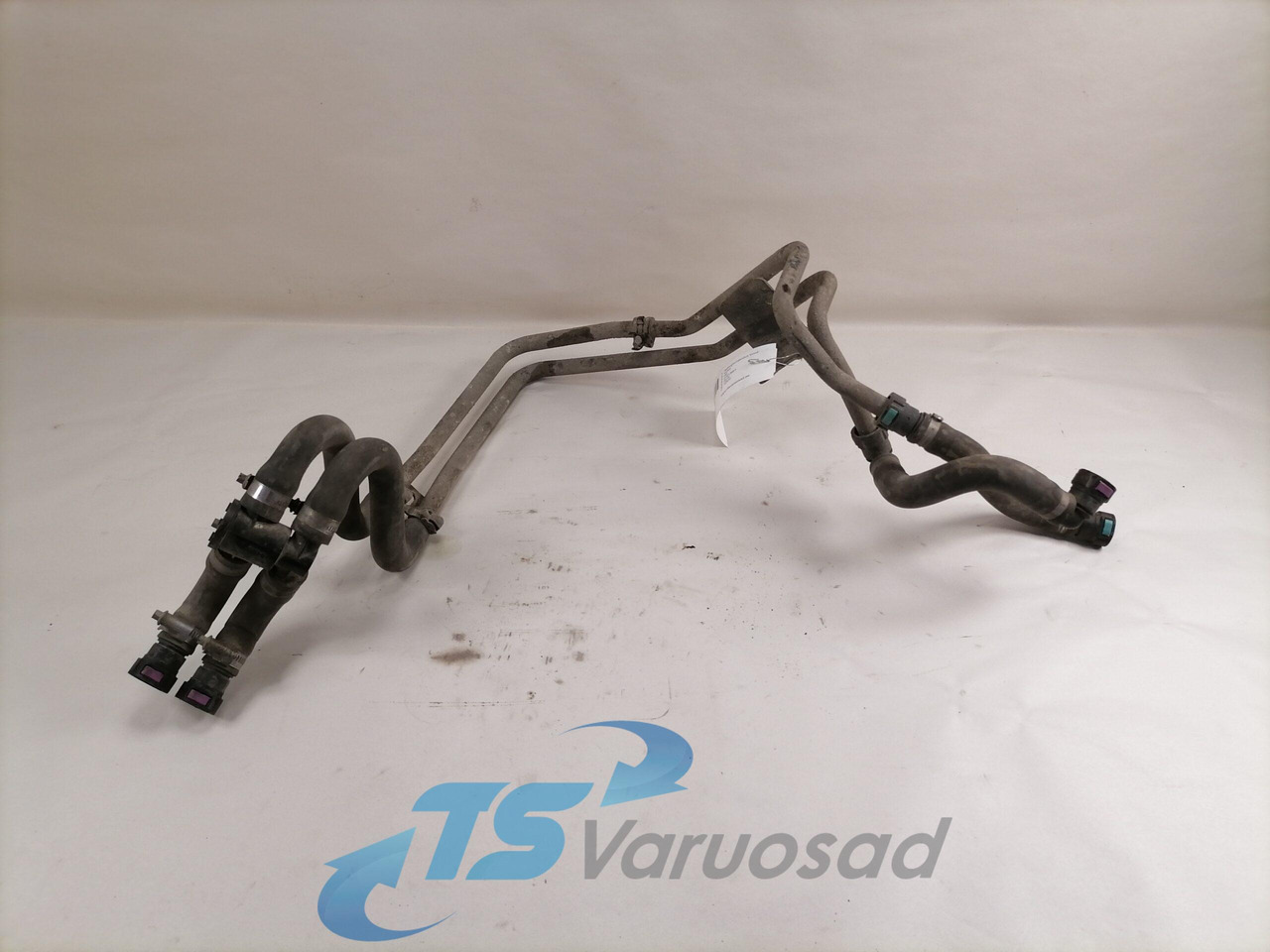 Volvo Salongisoojendus torud 21913681 - Calefacción/ Ventilación para Camión: foto 2 Volvo Salongisoojendus torud 21913681 - Calefacción/ Ventilación para Camión: foto 2
