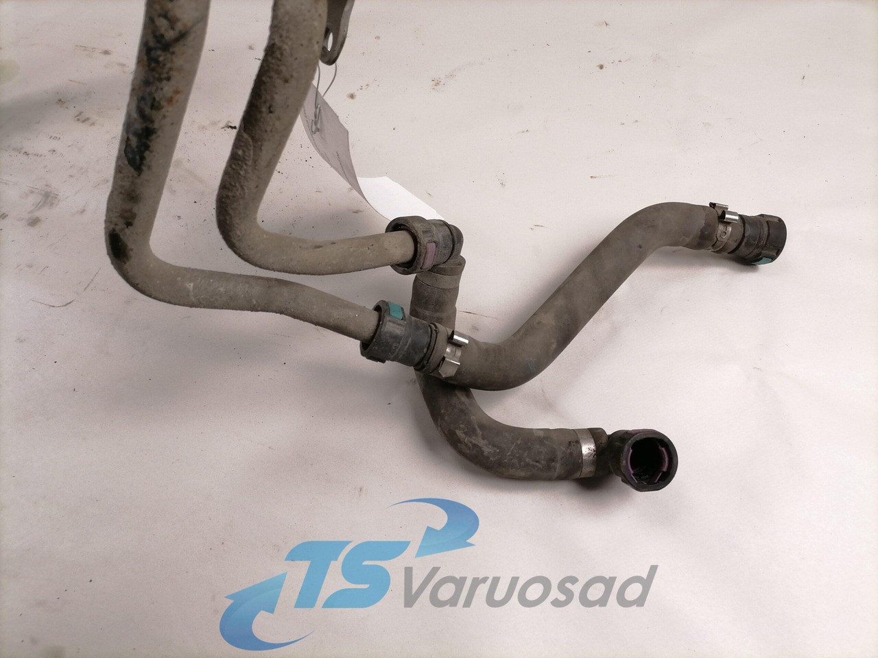Volvo Salongisoojendus torud 21913681 - Calefacción/ Ventilación para Camión: foto 4 Volvo Salongisoojendus torud 21913681 - Calefacción/ Ventilación para Camión: foto 4