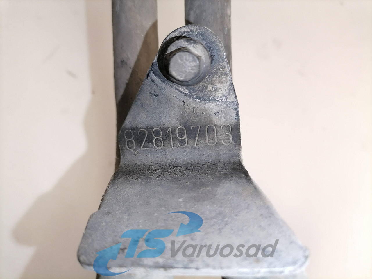 Volvo Salongisoojendus torud 82819703 - Calefacción/ Ventilación para Camión: foto 3 Volvo Salongisoojendus torud 82819703 - Calefacción/ Ventilación para Camión: foto 3