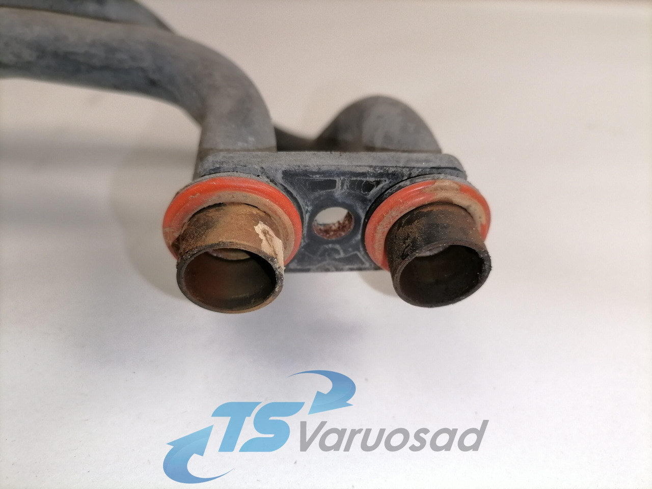 Volvo Salongisoojendus torud 82819703 - Calefacción/ Ventilación para Camión: foto 2 Volvo Salongisoojendus torud 82819703 - Calefacción/ Ventilación para Camión: foto 2