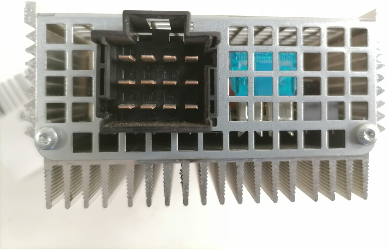 Volvo Voltage converter 20724975 - Sistema eléctrico para Camión: foto 3 Volvo Voltage converter 20724975 - Sistema eléctrico para Camión: foto 3