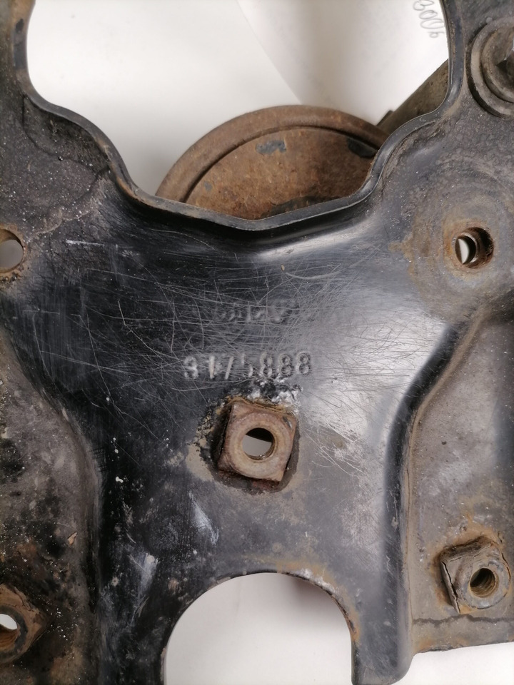 Volvo light bracket 3175888 - Luz/ Iluminación para Camión: foto 3 Volvo light bracket 3175888 - Luz/ Iluminación para Camión: foto 3