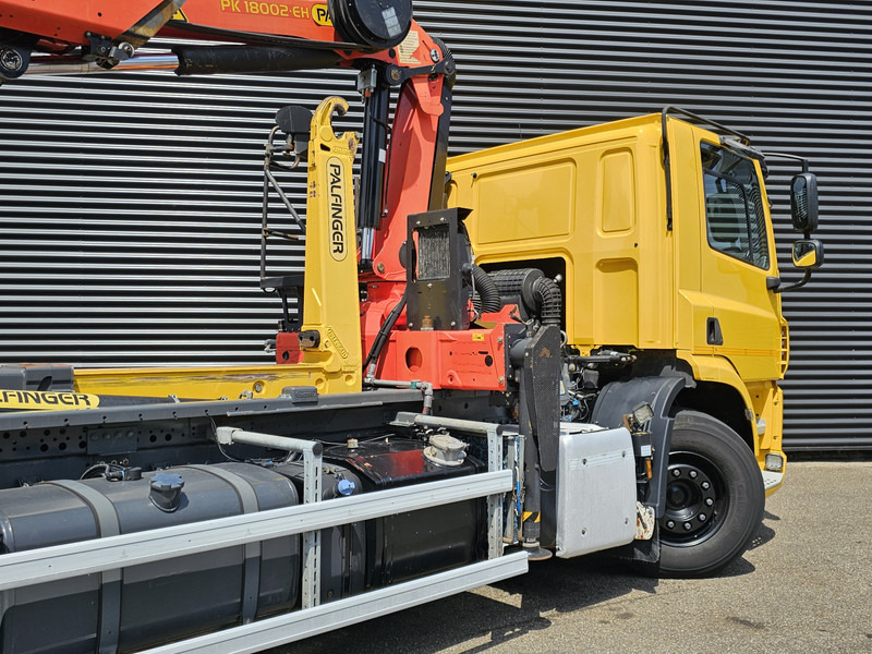 DAF CF 330 6x2-4 / PALFINGER CRANE + HOOKLIFT - Camión multibasculante, Camión grúa: foto 4 DAF CF 330 6x2-4 / PALFINGER CRANE + HOOKLIFT - Camión multibasculante, Camión grúa: foto 4