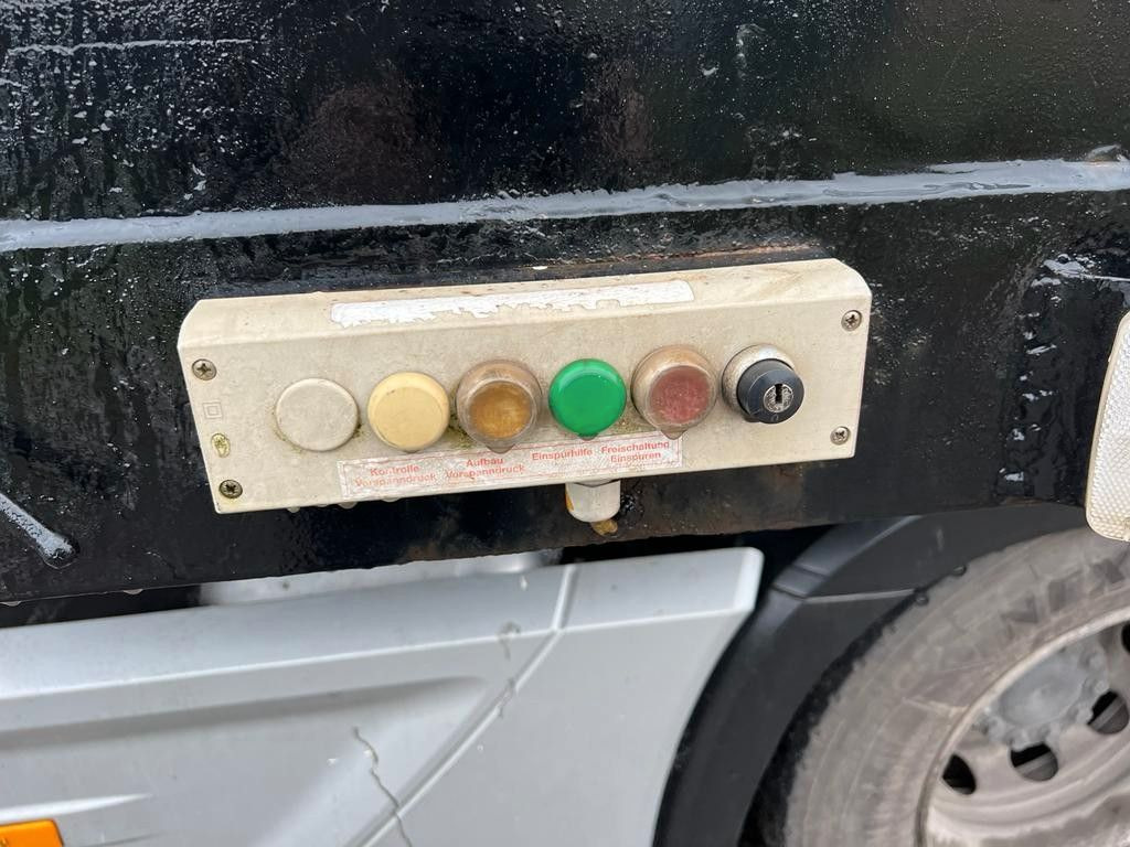 Langendorf Tiefbett mit Rampen Hydraulisch Langendorf Tiefbett mit Rampen Hydraulisch - Semirremolque góndola rebajadas: foto 5 Langendorf Tiefbett mit Rampen Hydraulisch Langendorf Tiefbett mit Rampen Hydraulisch - Semirremolque góndola rebajadas: foto 5