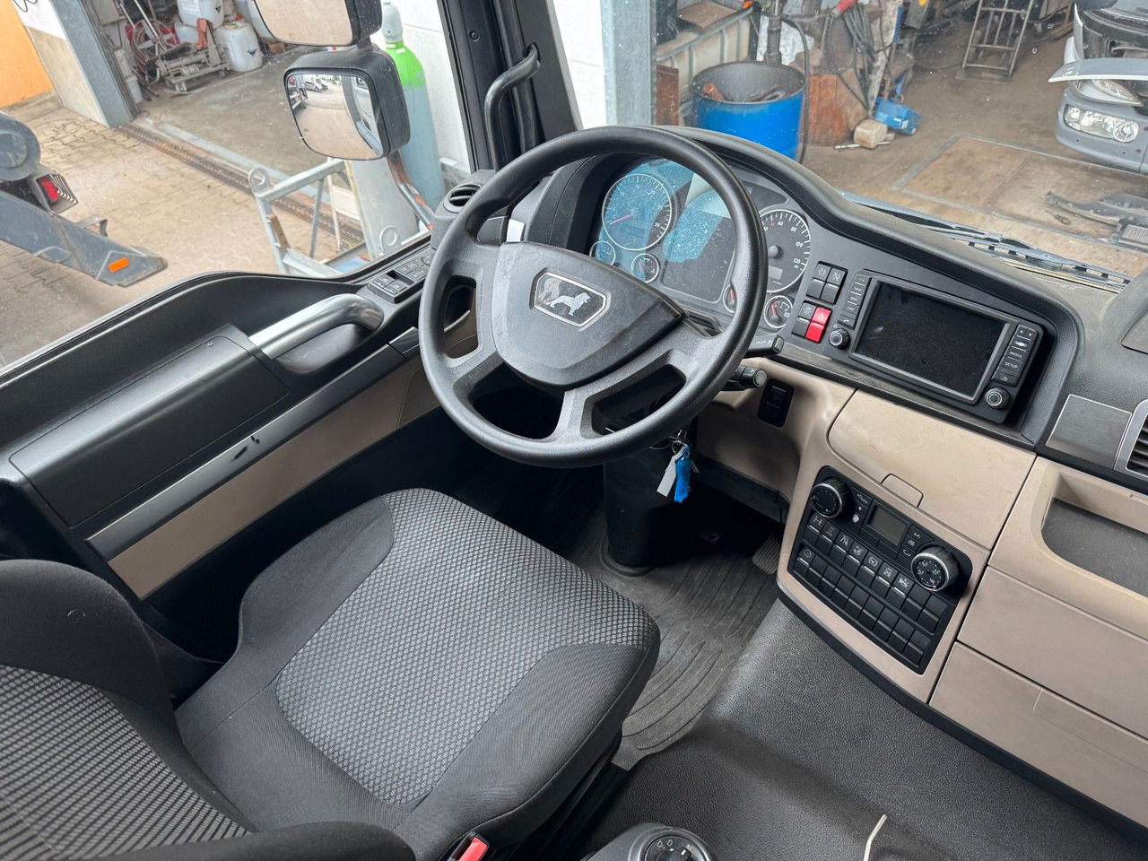 MAN 18.290 4X2 Koffer / Plane Top Zustand 8,30 Meter - Camión lona: foto 5 MAN 18.290 4X2 Koffer / Plane Top Zustand 8,30 Meter - Camión lona: foto 5