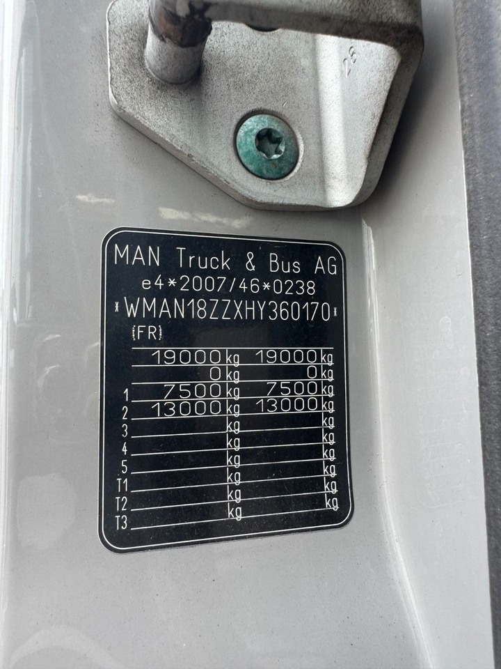 MAN 18.290 4X2 Koffer / Plane Top Zustand 8,30 Meter - Camión lona: foto 2 MAN 18.290 4X2 Koffer / Plane Top Zustand 8,30 Meter - Camión lona: foto 2