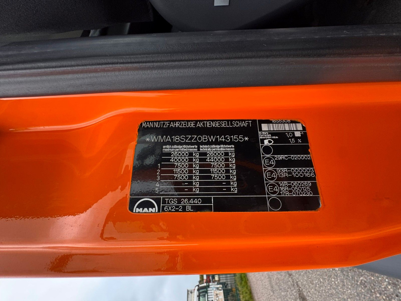 MAN 26.40 6X2 Meiller RK 20.70  mit Funk - Camión multibasculante: foto 3 MAN 26.40 6X2 Meiller RK 20.70  mit Funk - Camión multibasculante: foto 3