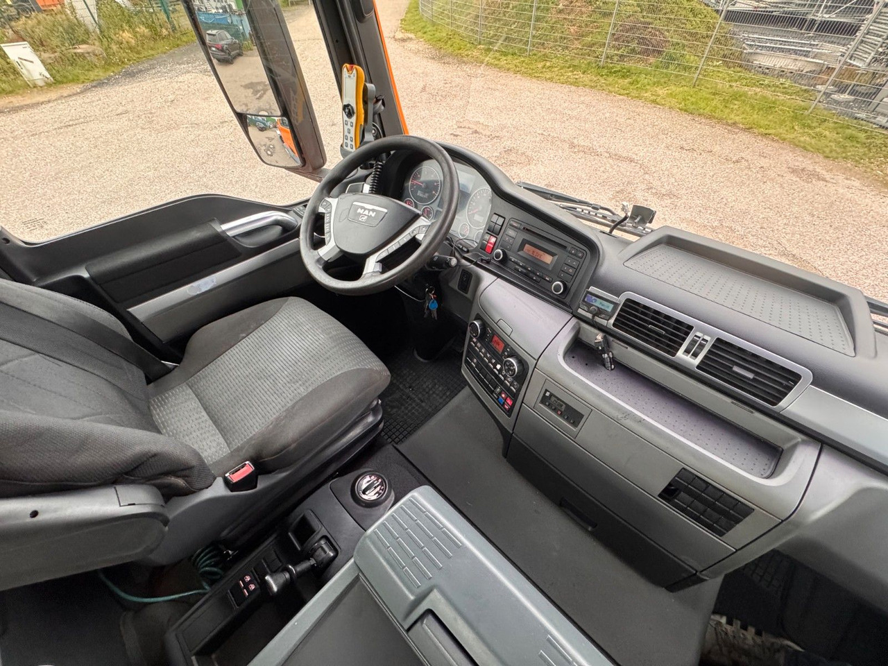 Arrendamiento de  MAN 26.440 6X2 Meiller RK 20.70  mit Funk MAN 26.440 6X2 Meiller RK 20.70  mit Funk: foto 9