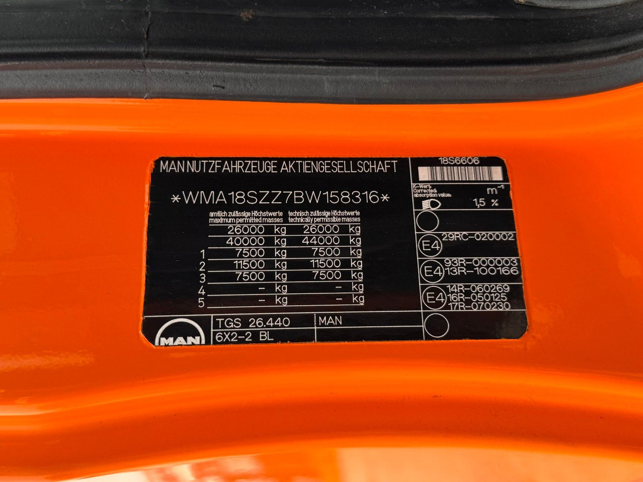 MAN 26.440 6X2 Multilift Abroller - Camión multibasculante: foto 4 MAN 26.440 6X2 Multilift Abroller - Camión multibasculante: foto 4