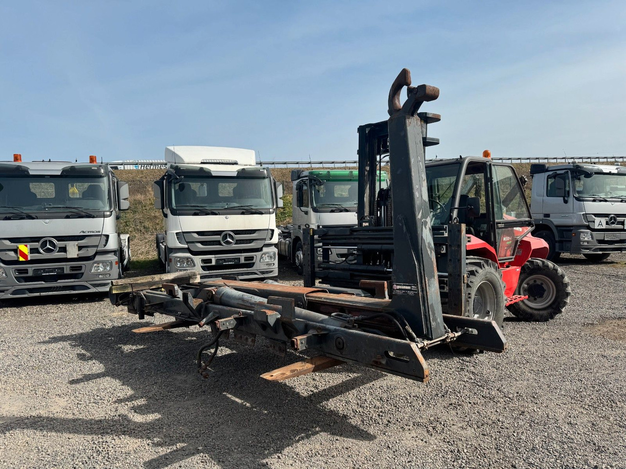 Meiller Abrollaufbau für 6X4 mit 3,90 Radstand - Camión multibasculante: foto 3 Meiller Abrollaufbau für 6X4 mit 3,90 Radstand - Camión multibasculante: foto 3