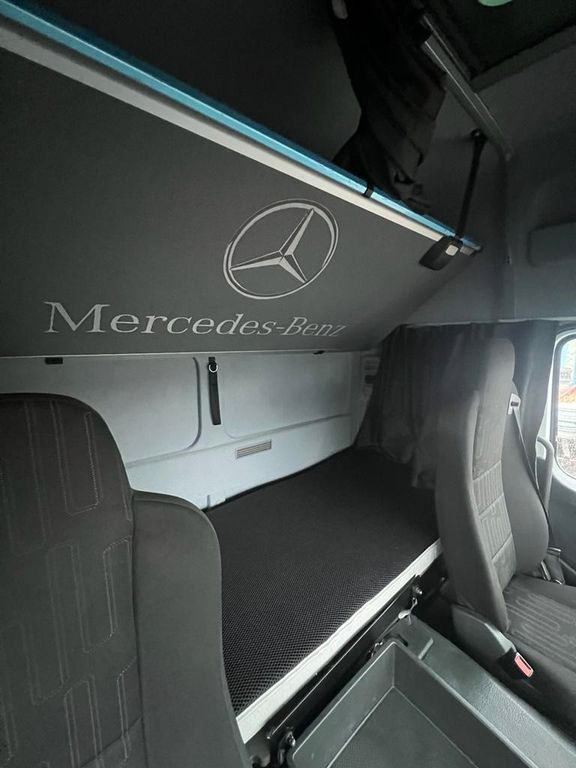 Mercedes-Benz 1324 4X2 Koffer Plane 6 to. Hebebühne Mercedes-Benz 1324 4X2 Koffer Plane 6 to. Hebebühne - Camión lona: foto 4 Mercedes-Benz 1324 4X2 Koffer Plane 6 to. Hebebühne Mercedes-Benz 1324 4X2 Koffer Plane 6 to. Hebebühne - Camión lona: foto 4