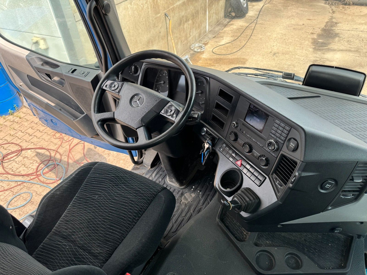 Mercedes-Benz 1833 4X2 Multilift Abroller Top Zustand - Camión multibasculante: foto 3 Mercedes-Benz 1833 4X2 Multilift Abroller Top Zustand - Camión multibasculante: foto 3