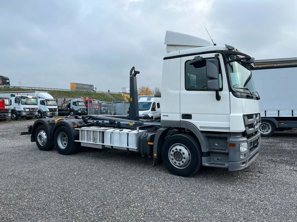 Mercedes-Benz 2541 6X2 Meiller Funk Zustand wie 200 tkm Mercedes-Benz 2541 6X2 Meiller RK 20.65 Funk | Top Zustand! - Camión multibasculante: foto 1 Mercedes-Benz 2541 6X2 Meiller Funk Zustand wie 200 tkm Mercedes-Benz 2541 6X2 Meiller RK 20.65 Funk | Top Zustand! - Camión multibasculante: foto 1