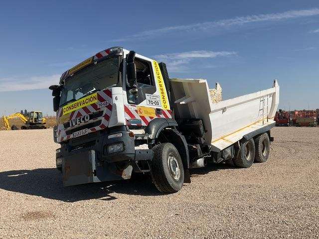 Iveco 410 - Camión volquete: foto 1 Iveco 410 - Camión volquete: foto 1
