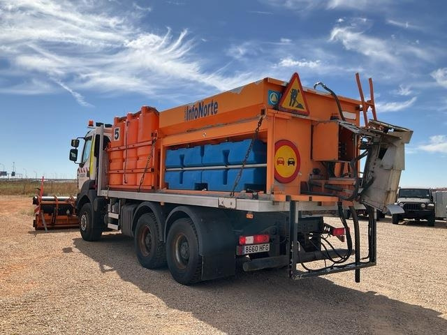 Renault Kerax 380DXI - Máquina quitanieve: foto 2 Renault Kerax 380DXI - Máquina quitanieve: foto 2