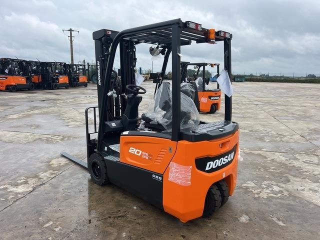 Doosan B20T-7 PLUS - Carretilla elevadora eléctrica: foto 2 Doosan B20T-7 PLUS - Carretilla elevadora eléctrica: foto 2