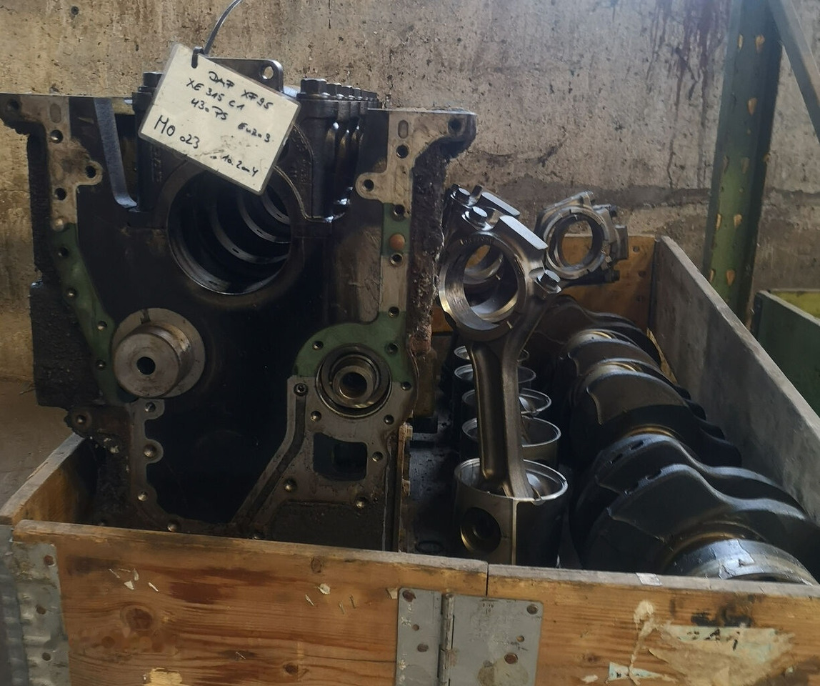 DAF Ersatztteile 0281010045   DAF XF 95 - Bloque de cilindros para Camión: foto 1 DAF Ersatztteile 0281010045   DAF XF 95 - Bloque de cilindros para Camión: foto 1