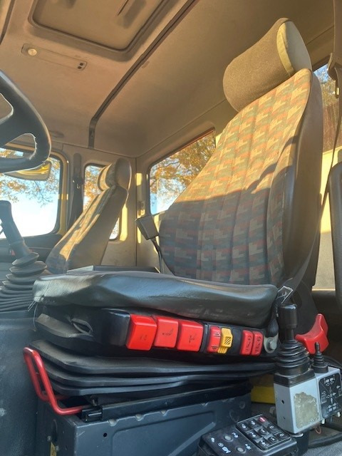 Camión multibasculante para transporte de contenedores MERCEDES-BENZ SK 1831: foto 18