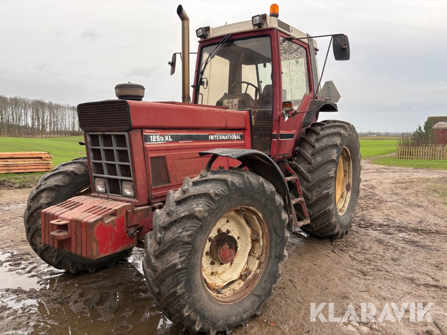 Traktor Case IH 1255 XL - Tractor: foto 1 Traktor Case IH 1255 XL - Tractor: foto 1