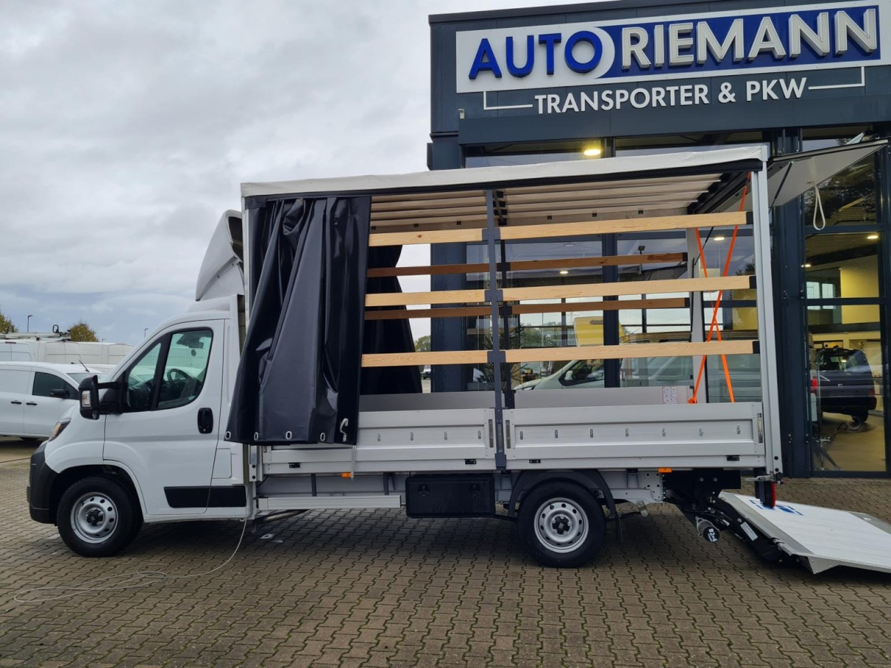 Fiat Ducato 35 Maxi Pritsche 2x Schiebeplane LBW LUFTFEDER - Furgoneta con lona: foto 2 Fiat Ducato 35 Maxi Pritsche 2x Schiebeplane LBW LUFTFEDER - Furgoneta con lona: foto 2