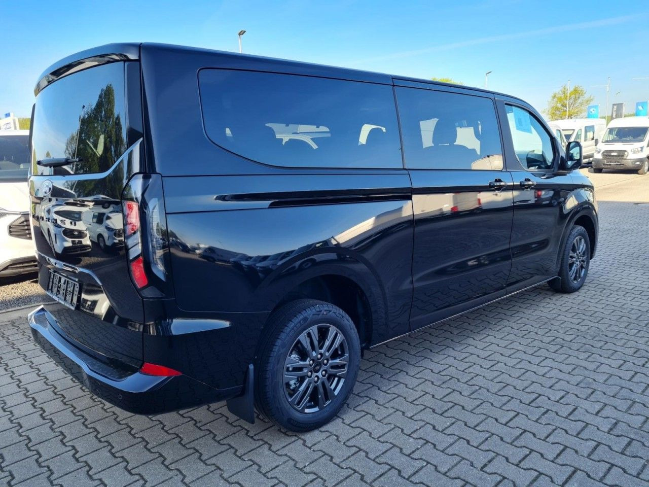 Ford Tourneo Custom 320 AG L2 Titanium 8 Sitze LEDER - Furgoneta de pasajeros: foto 4 Ford Tourneo Custom 320 AG L2 Titanium 8 Sitze LEDER - Furgoneta de pasajeros: foto 4