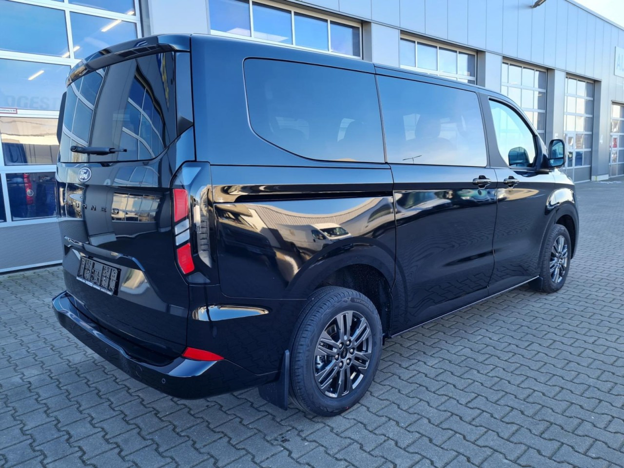 Ford Tourneo Custom 320 L1 AG Titanium X AHK LED NAVI 2X SCHIEBE - Furgoneta combi: foto 5 Ford Tourneo Custom 320 L1 AG Titanium X AHK LED NAVI 2X SCHIEBE - Furgoneta combi: foto 5